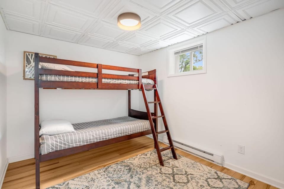 Saddle Hills Unit 2 - Cozy Mountain Stay, 5 Minutes to Downtown and Hiking Apartment in Watauga