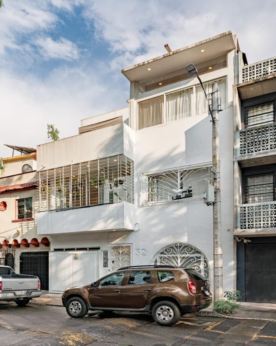 Property building, Location