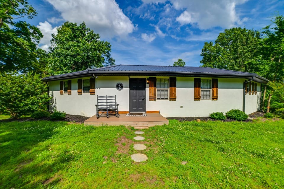 Summer Getaway on Kentucky Lake w/ Private Dock House in Lake Barkley