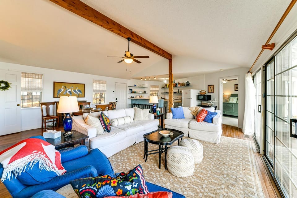 Summer Getaway on Kentucky Lake w/ Private Dock House in Lake Barkley