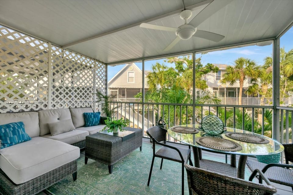 View (from property/room), Balcony/Terrace, Seating area, Dining area