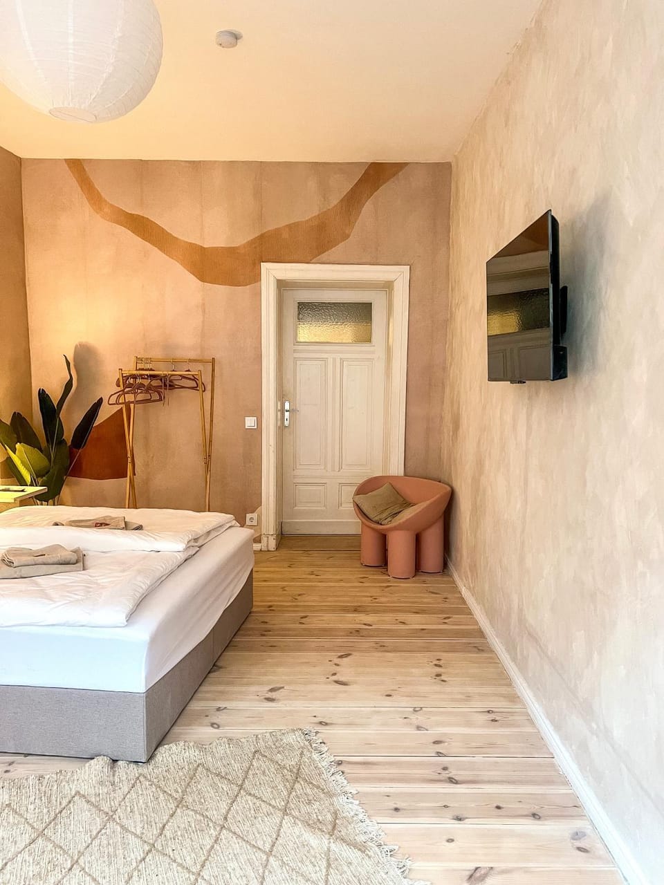 Bed, TV and multimedia, Bedroom