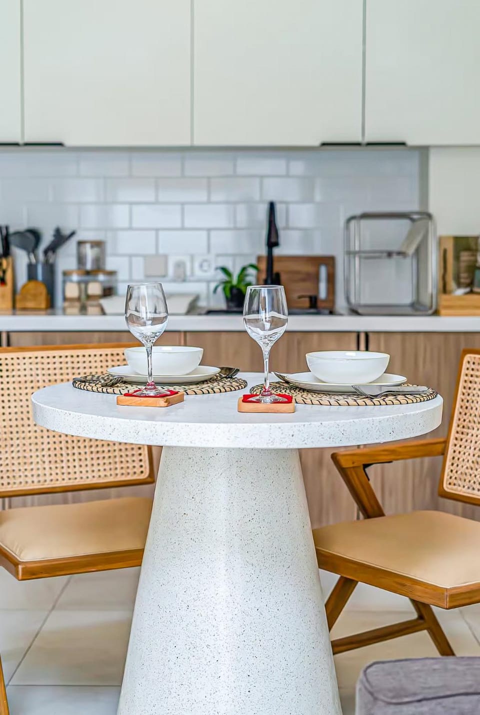 Kitchen or kitchenette, Seating area, Dining area