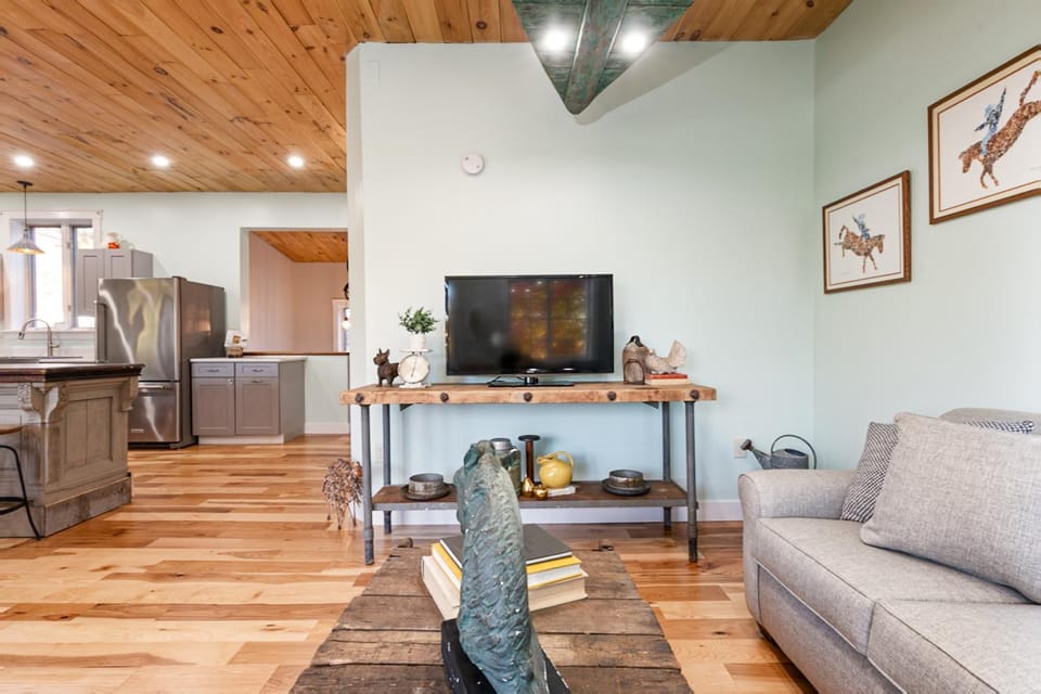 Lockes Hill Retreat - Close to Gunstock House in Gilford
