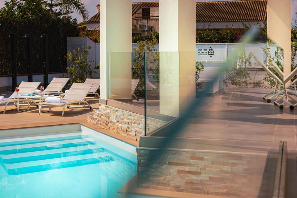 Swimming pool, sunbed