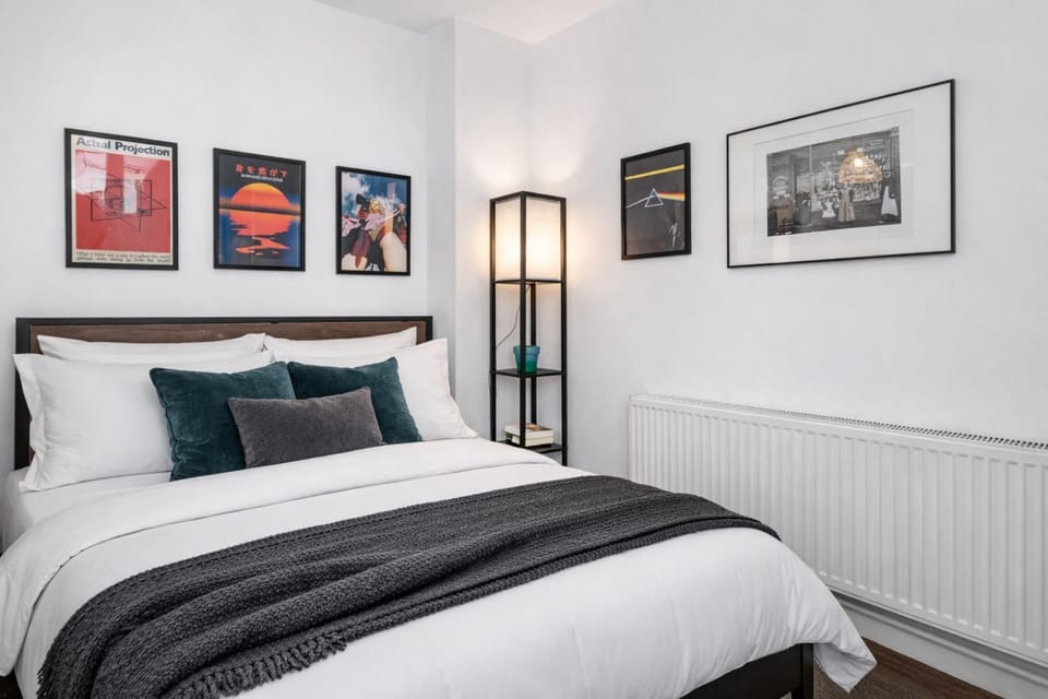 AURA Shoreditch Stay by KeyHol Stays Apartment in London Borough of Hackney