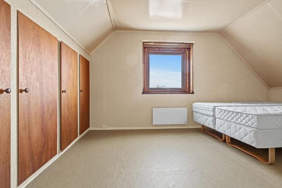 Room with sea view, boathouse, garage and boat Vacation rental in Troms Og Finnmark