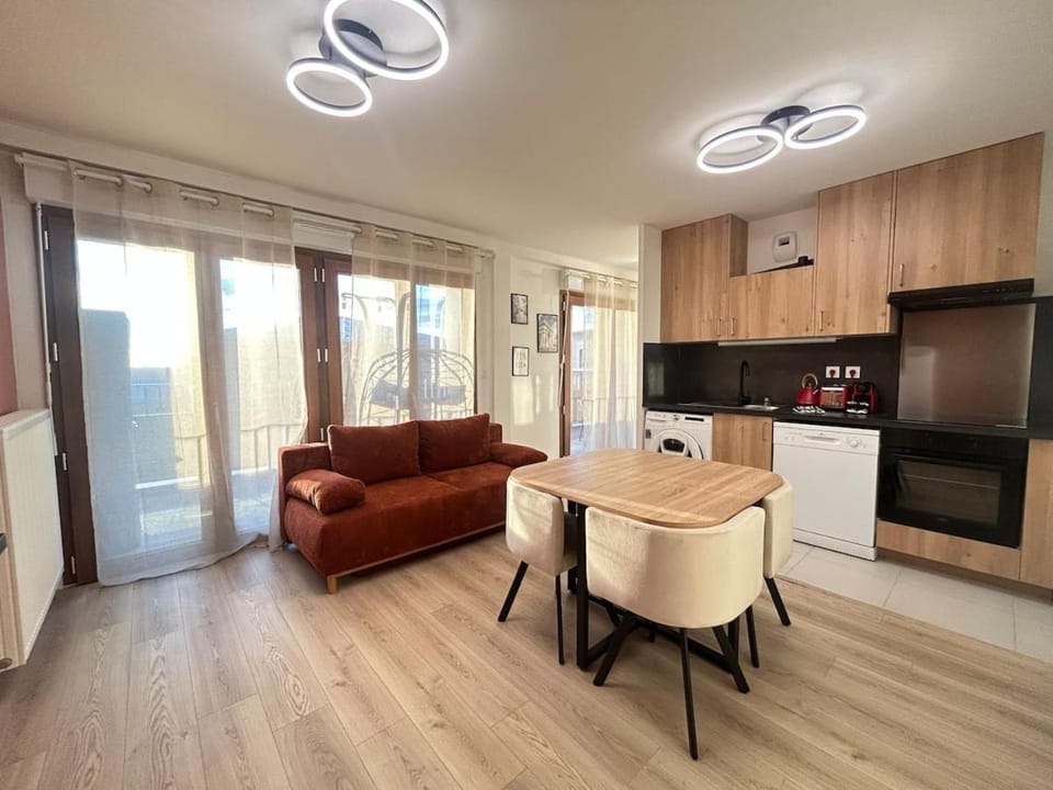 Kitchen or kitchenette, Living room, Dining area, oven, stove