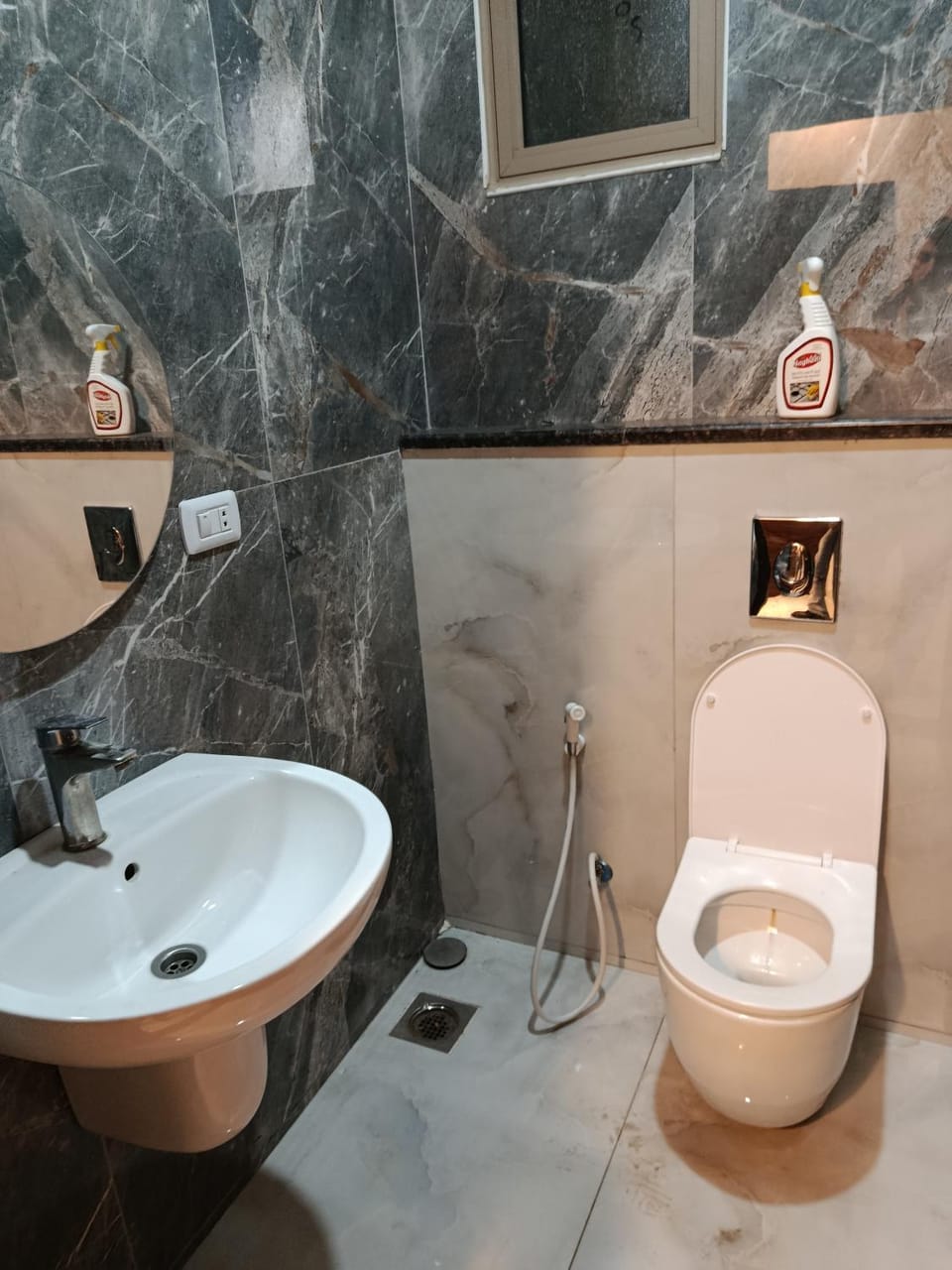 غرفه مفروشه ومكيفه بجانب الكارفور اربد Apartment in North District