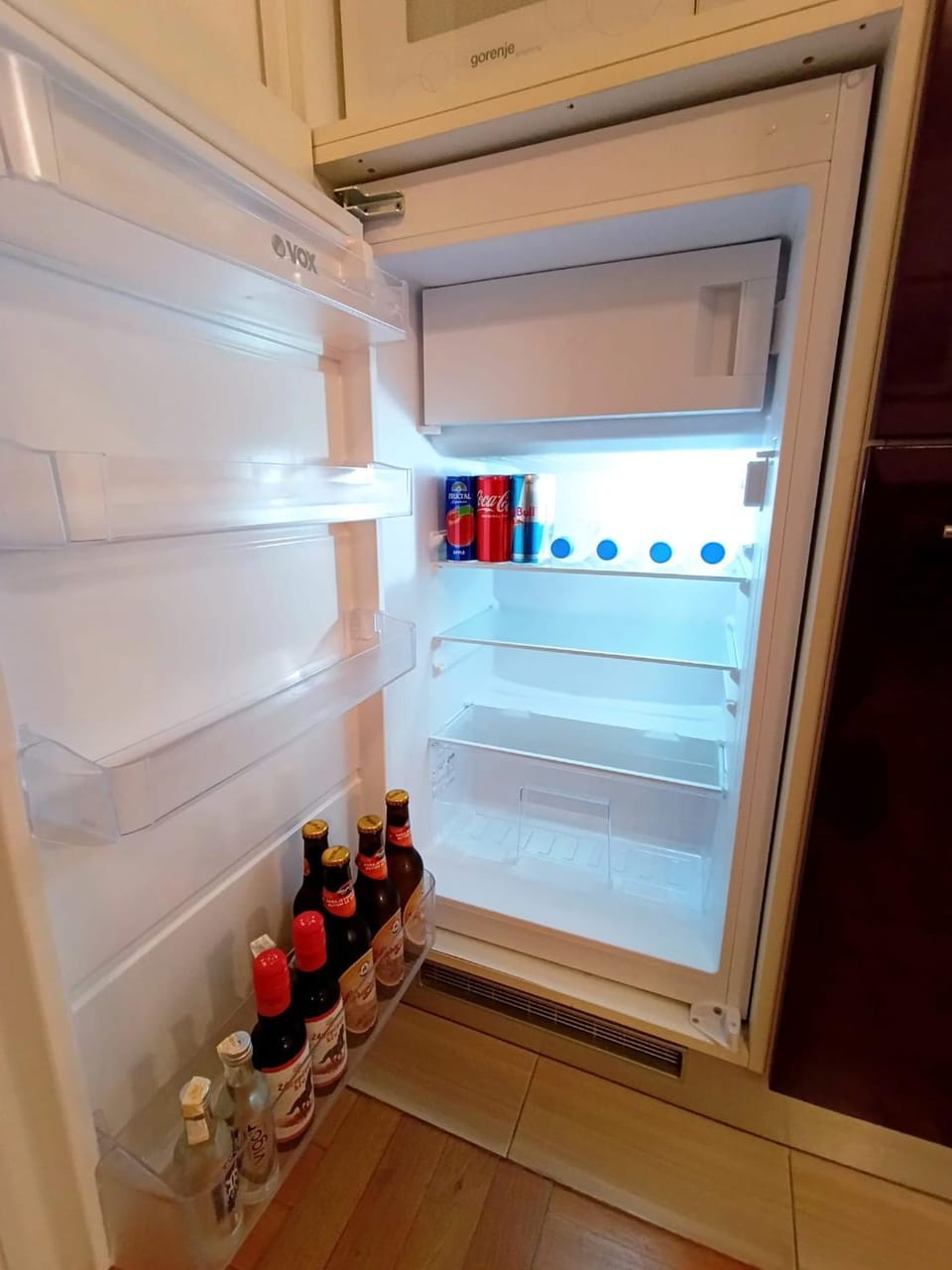 Kitchen or kitchenette, Food and drinks