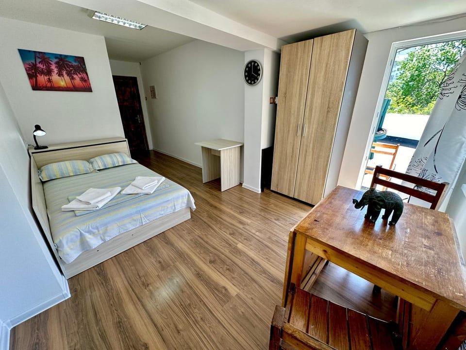 Bed, Living room, Photo of the whole room, Seating area, Bedroom