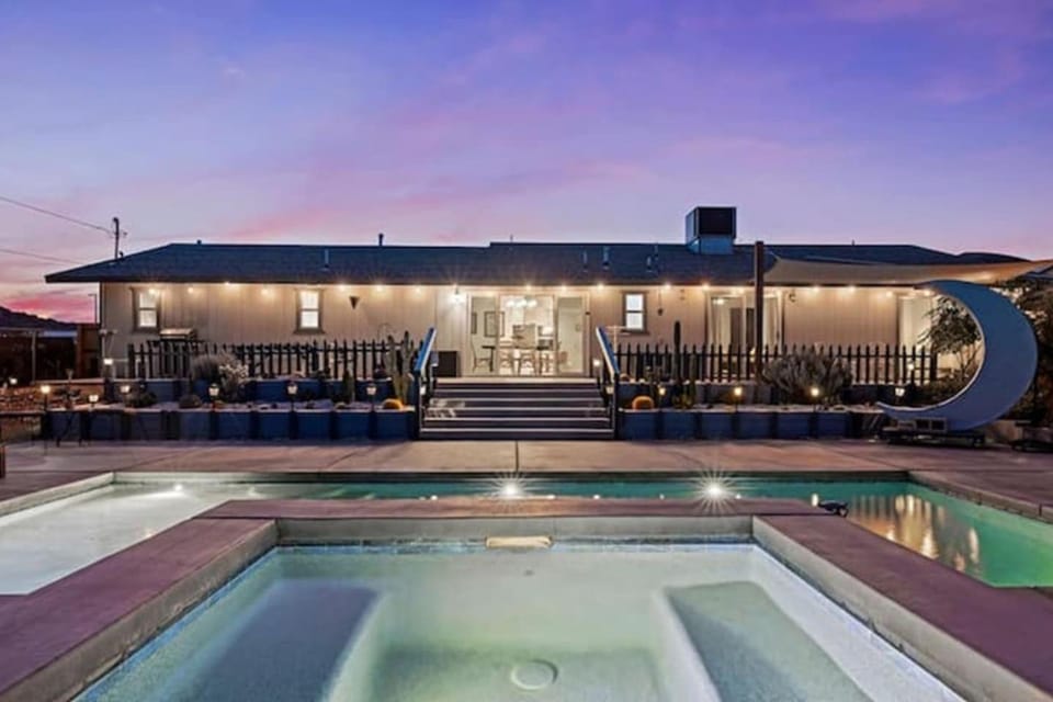 Night, Pool view