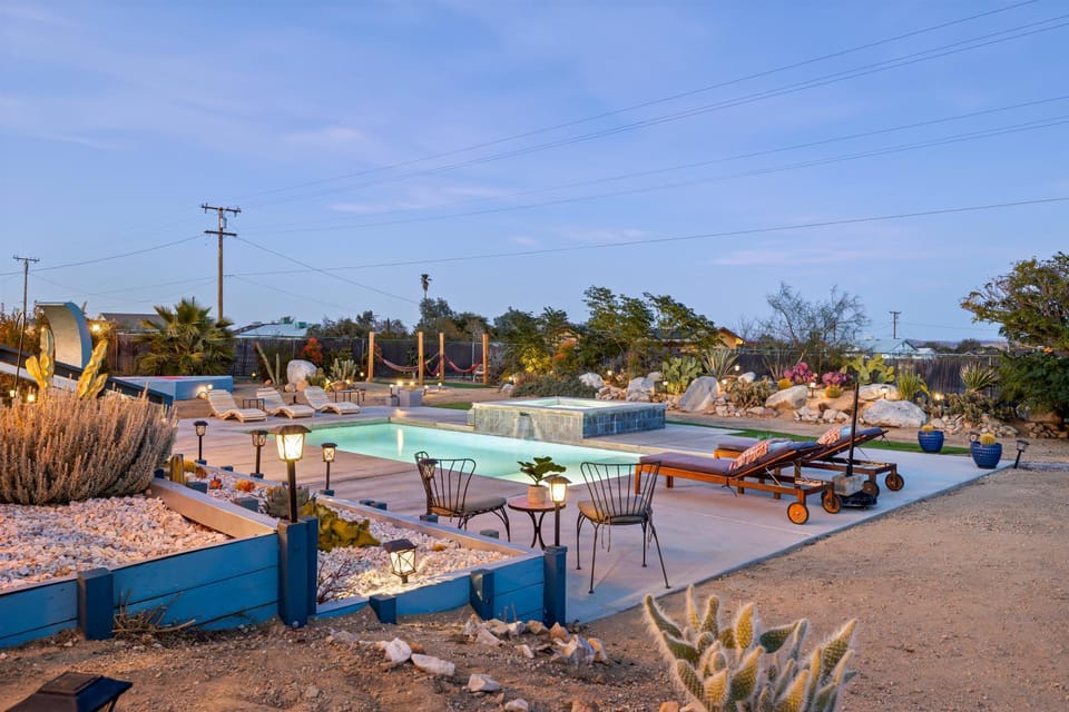 Swimming pool, sunbed