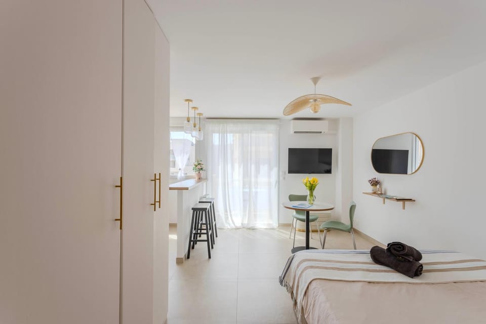 Studio lumineux VUE MER - NEUF entre Monaco-Menton - WIFI Apartment in Roquebrune-Cap-Martin