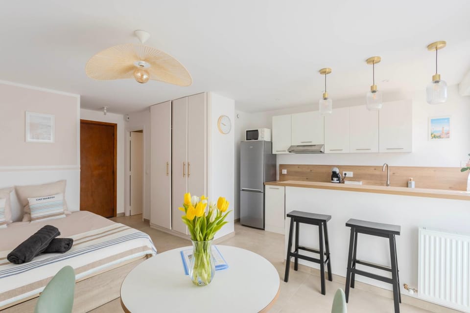 Studio lumineux VUE MER - NEUF entre Monaco-Menton - WIFI Apartment in Roquebrune-Cap-Martin