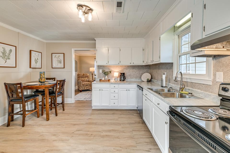 2 Mi to Uptown Lexington: Pet-Friendly Getaway! House in North Carolina
