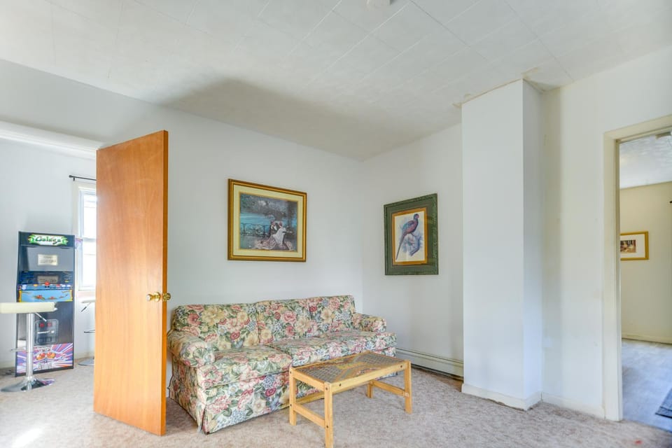 Main St Apt w/ Pool Table & Sauna in Westernport! Apartment in Maryland