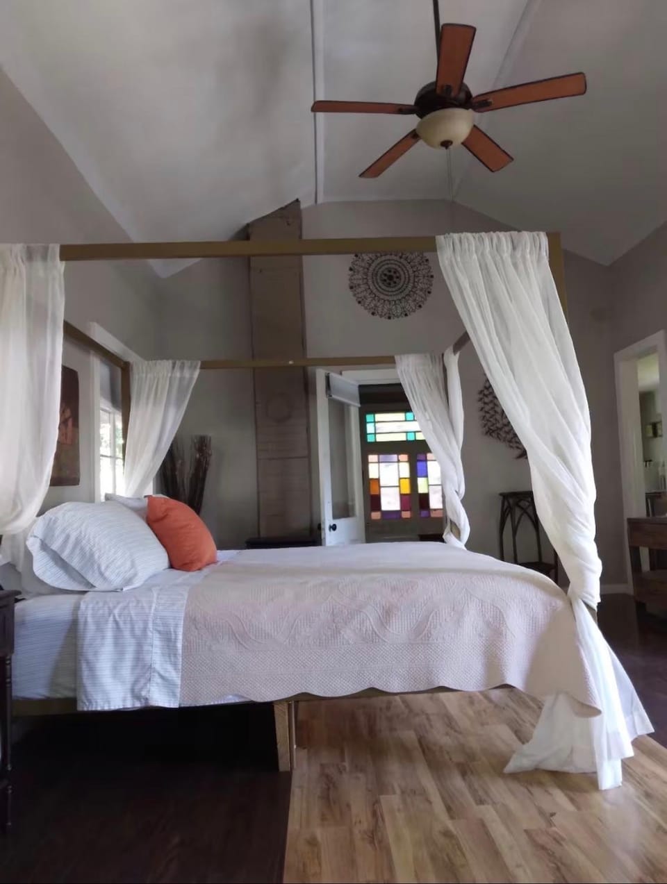 Stepping Stones Townhouse on Spring Apartment in Eureka Springs