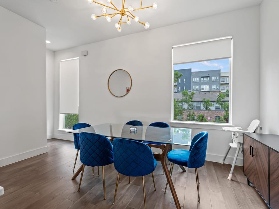 Modern Dallas Townhome with Private Rooftop, City View, Private Parking & Grill House in Dallas