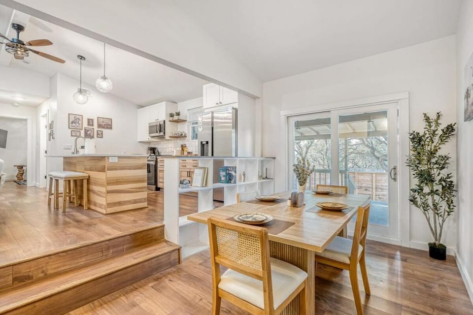Texas Ranch Escape - Fun Backyard - with Fireplace House in Austin