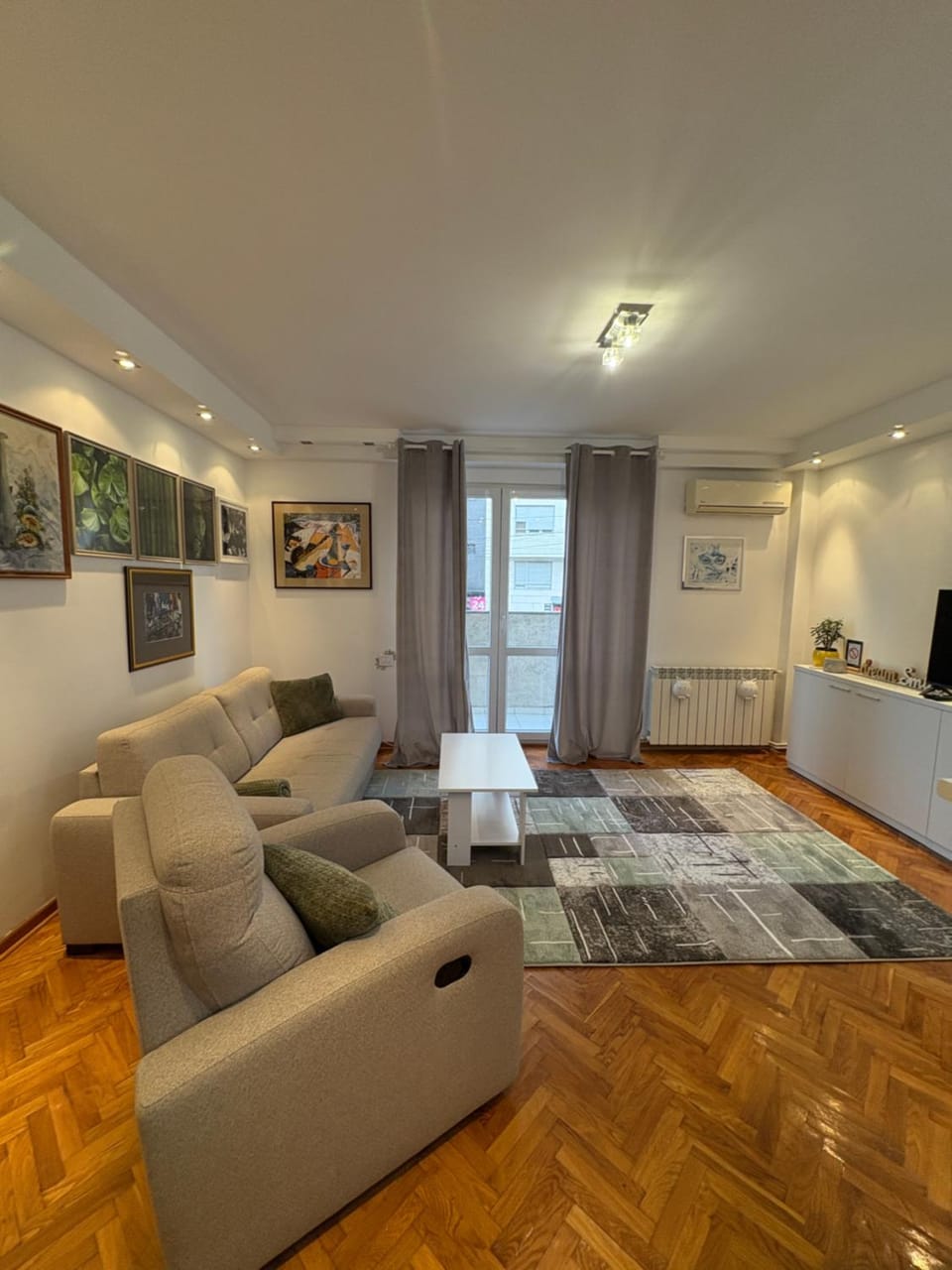 TV and multimedia, Living room, Seating area