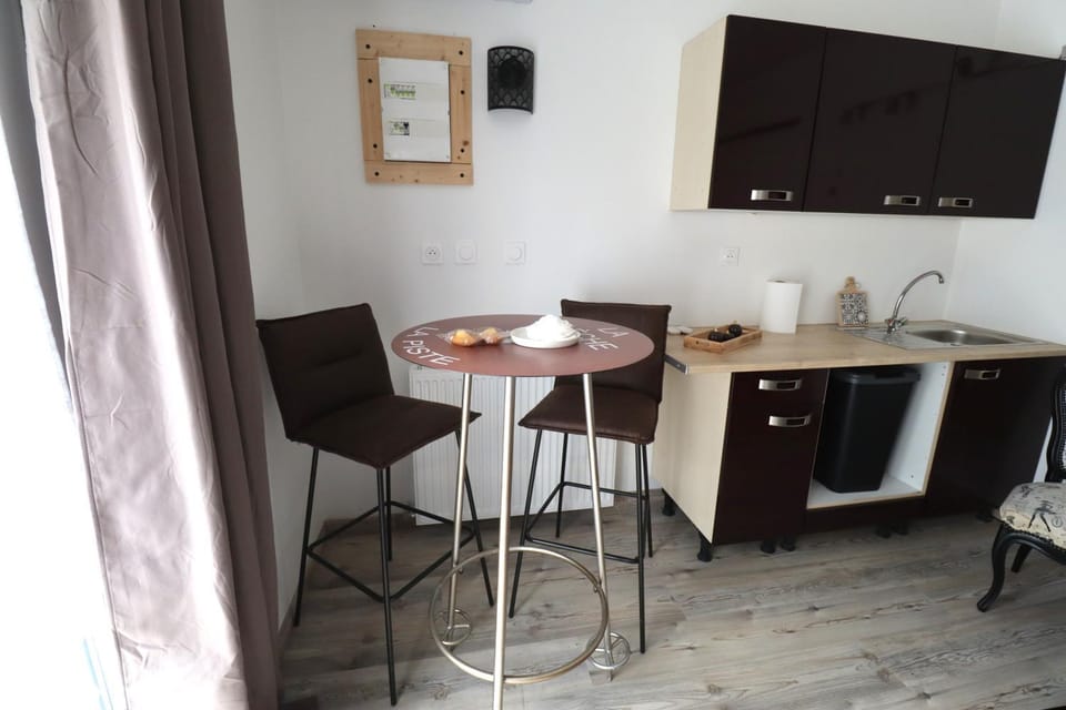 studio Lise Marion, calme,climatisé, parking privé Apartment in Jura