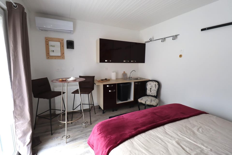 studio Lise Marion, calme,climatisé, parking privé Apartment in Jura