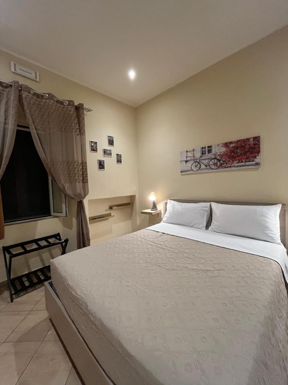 Bed, Photo of the whole room