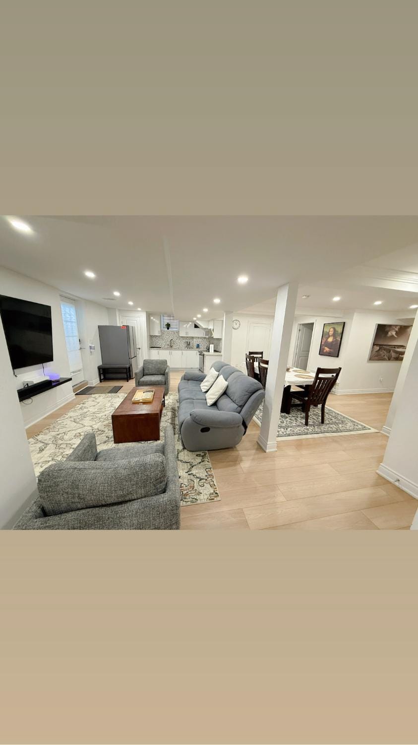 Studio 8848 - Sleeps 8 Apartment in Brampton