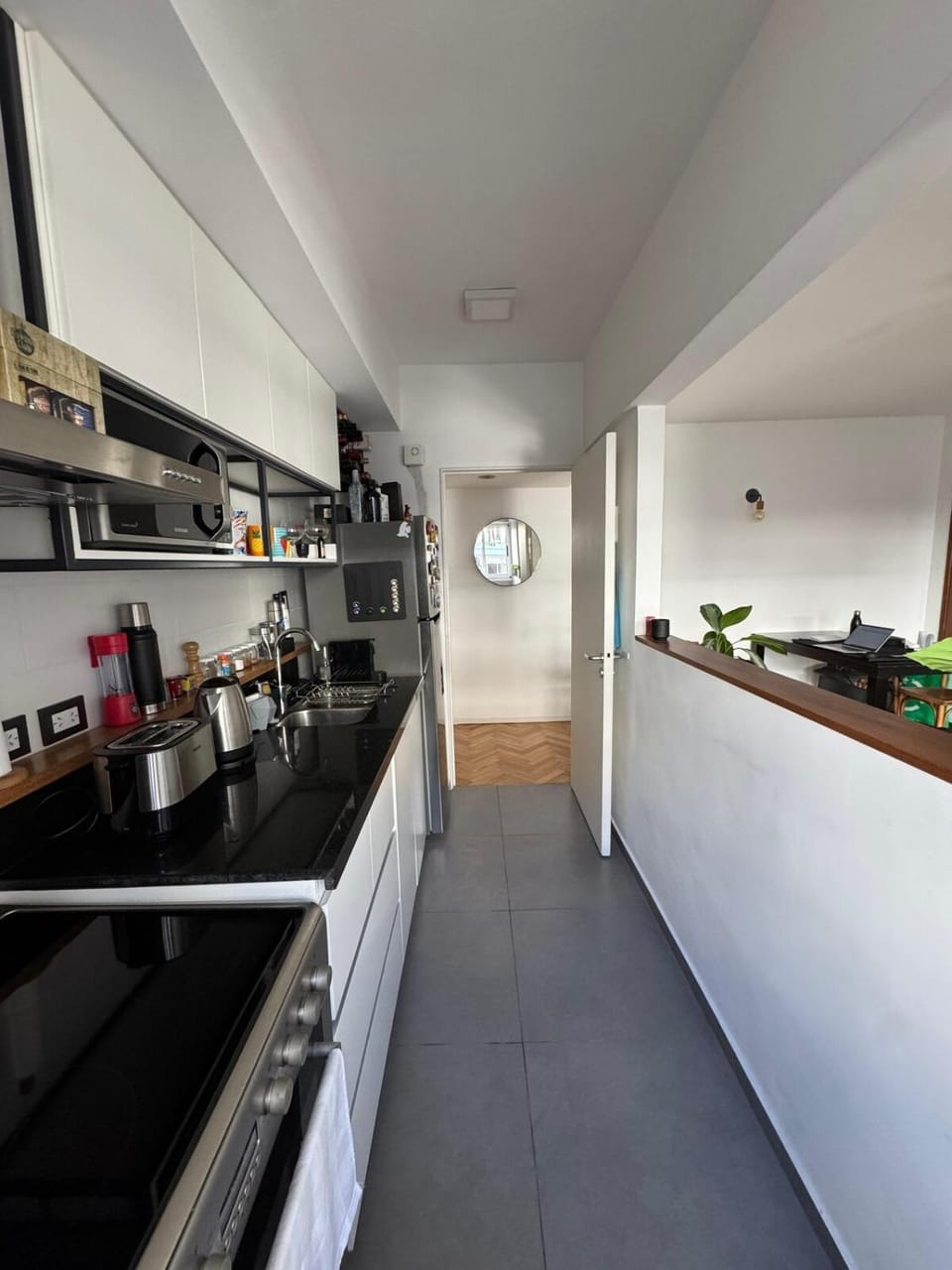 Coffee/tea facilities, oven