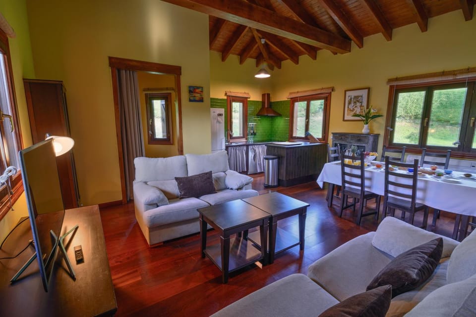 TV and multimedia, Kitchen or kitchenette, Living room, Dining area