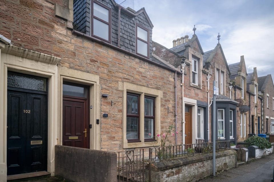 Property building, Day, Neighbourhood, Street view