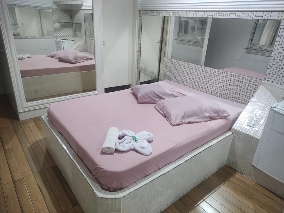 Bed, Photo of the whole room, towels