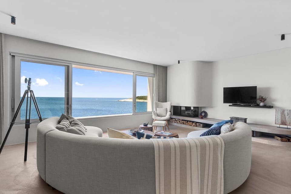 Communal lounge/ TV room, View (from property/room)