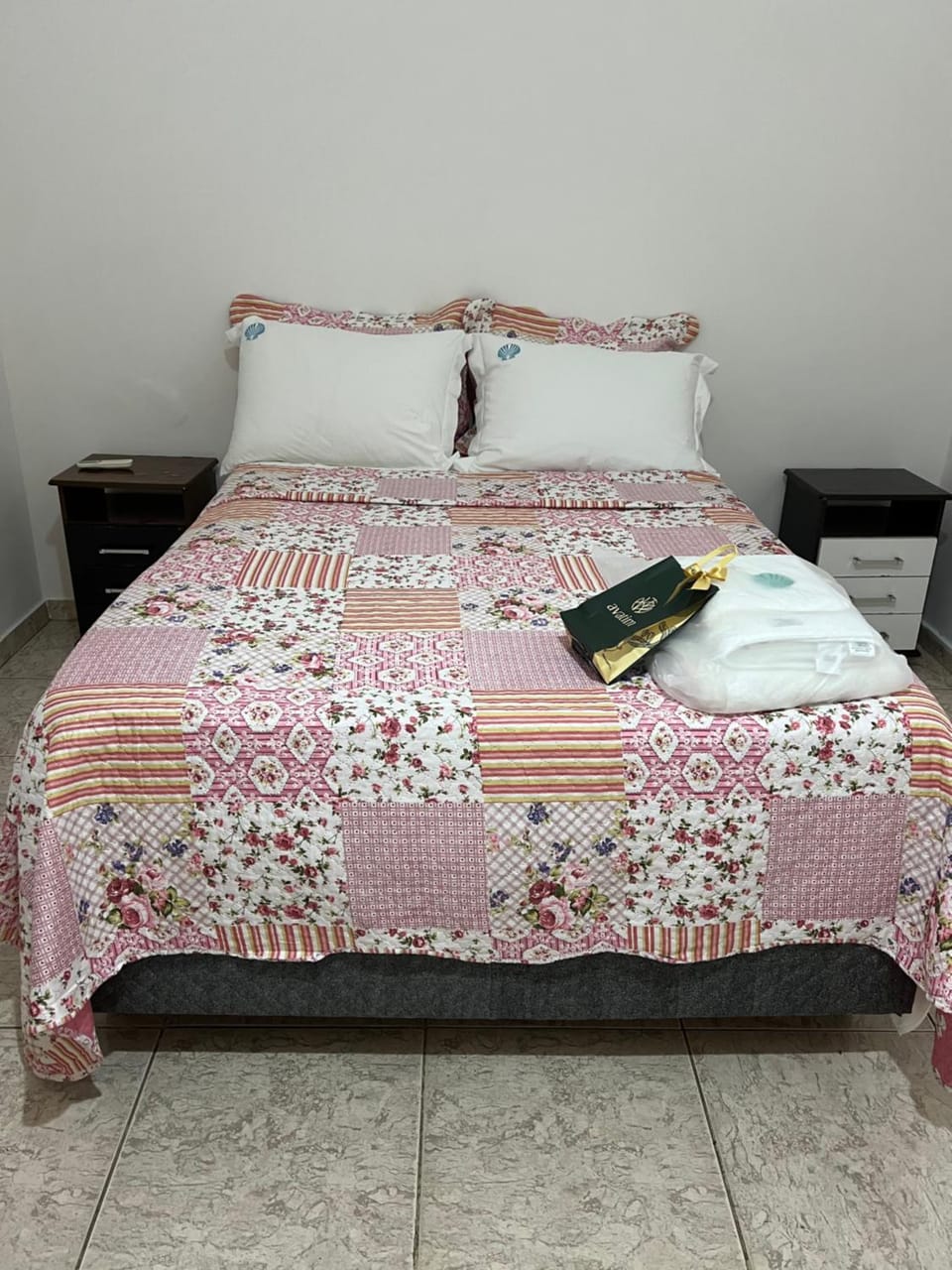 Bed, Photo of the whole room, towels