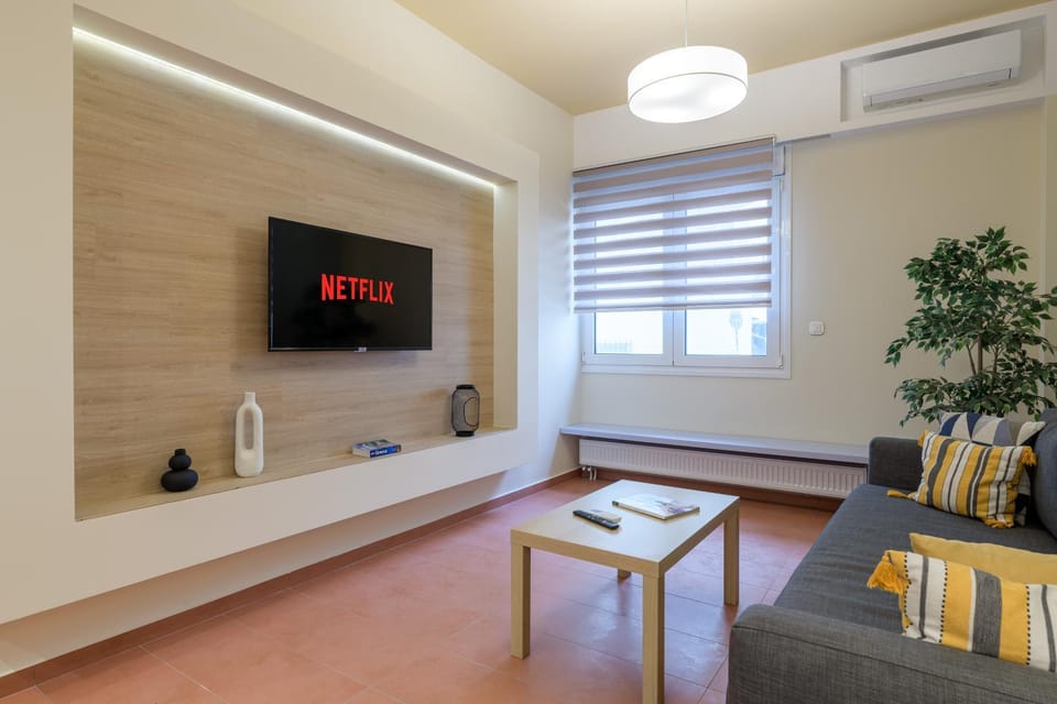 Summer, TV and multimedia, Seating area, air conditioner