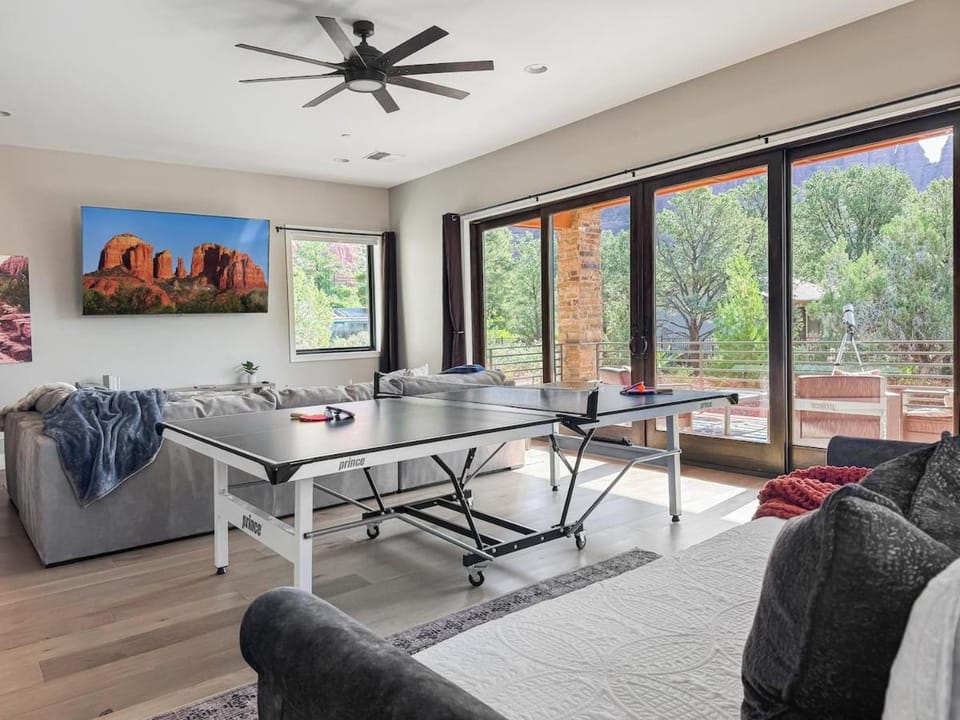 Luxury Mansion with Pool, Spa, Views, Game room, Movie Theatre House in Sedona