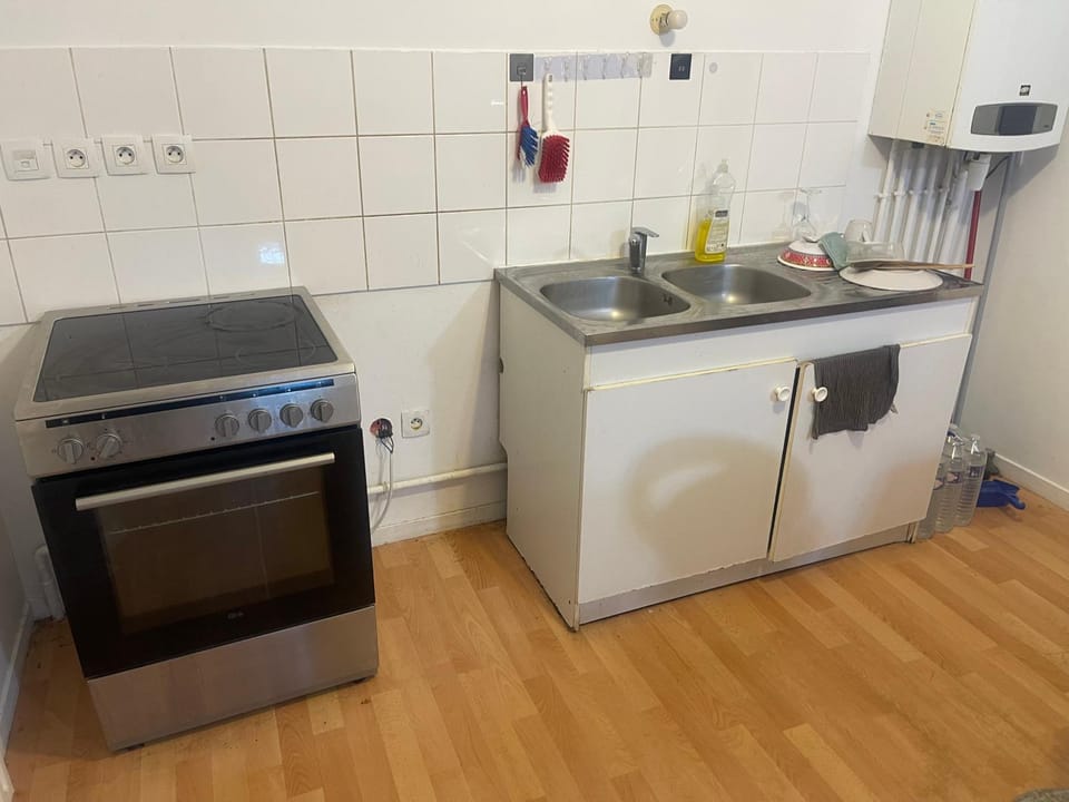 Kitchen or kitchenette