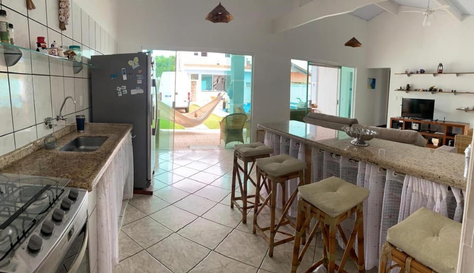 Kitchen or kitchenette, Dining area, oven, stove