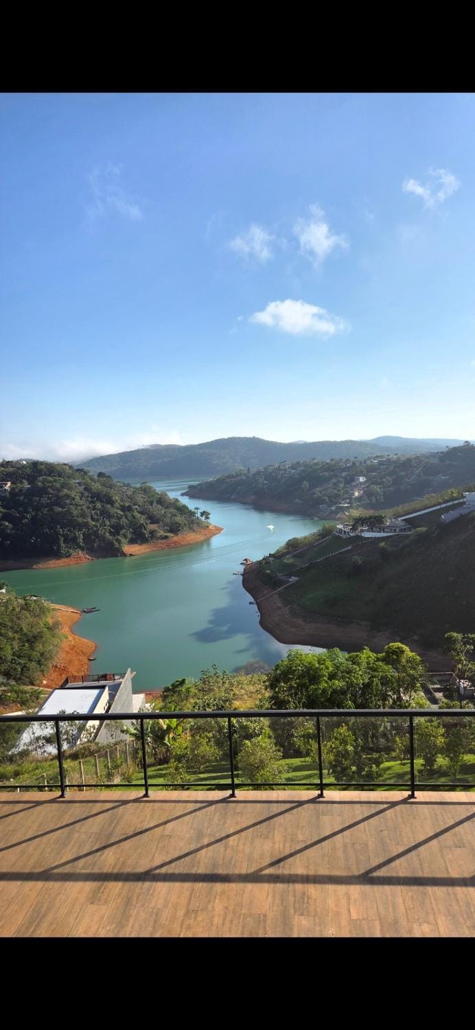 Casa em Condomínio Igaratá Vista Incrível para a represa House in Sao Jose dos Campos