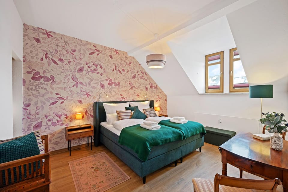 Bed, Photo of the whole room, Bedroom, towels