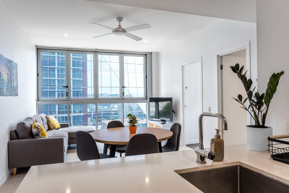 Fortitude Valley Escape with Pool, Gym & Parking Apartment in Brisbane