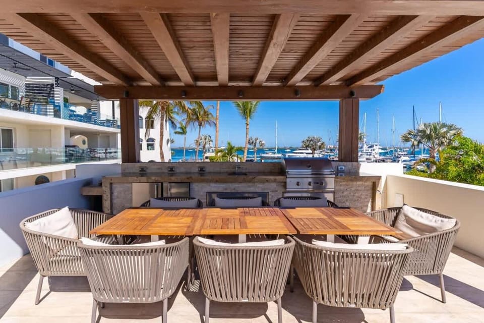 Vista Coral 106 - Ground Floor Unit - Marina View Apartment in La Paz