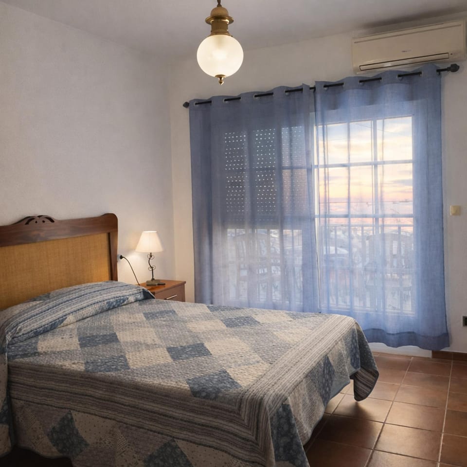 Bed, Photo of the whole room, Bedroom, air conditioner