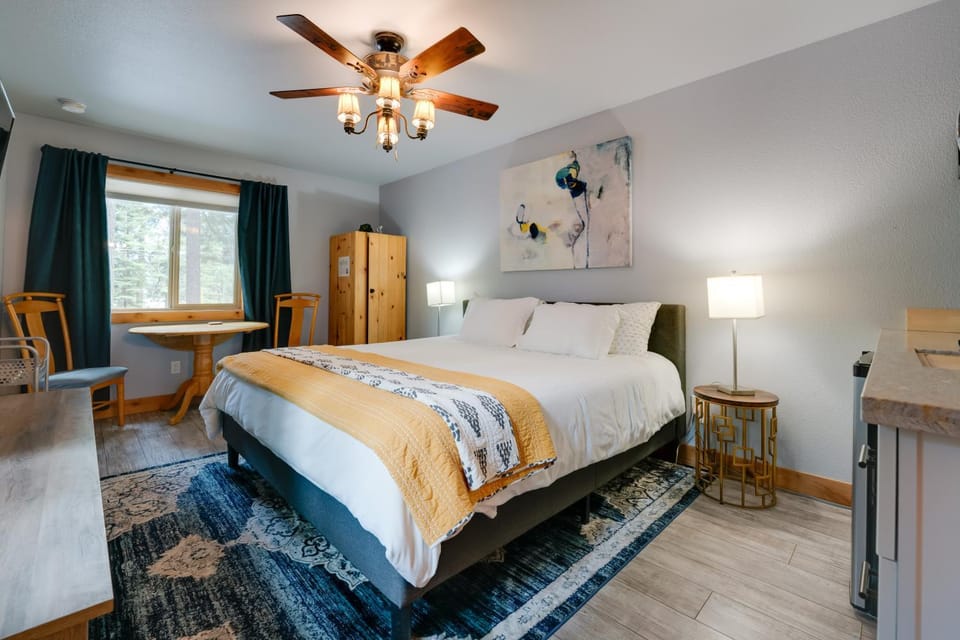 Gateway to Lassen Volcanic! Cozy Woodland Studio Apartment in Lake Almanor