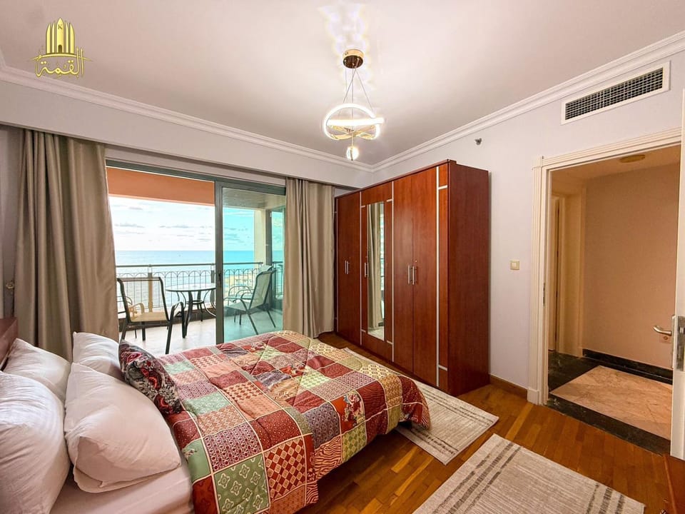 Bed, Photo of the whole room, wardrobe