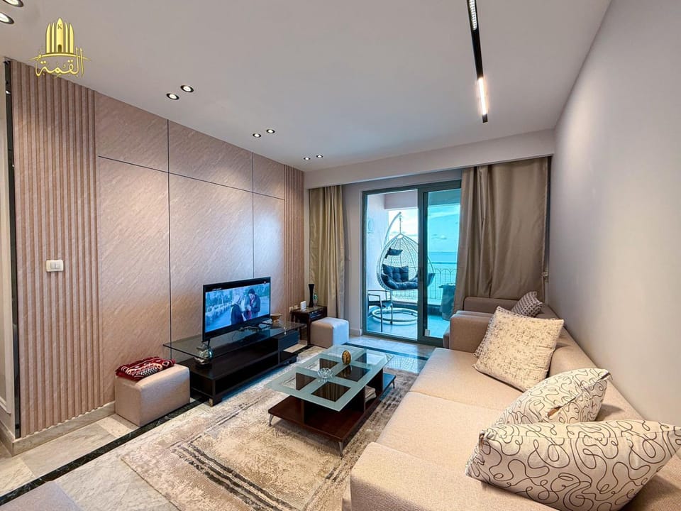 Bed, TV and multimedia, Living room, Photo of the whole room, Seating area