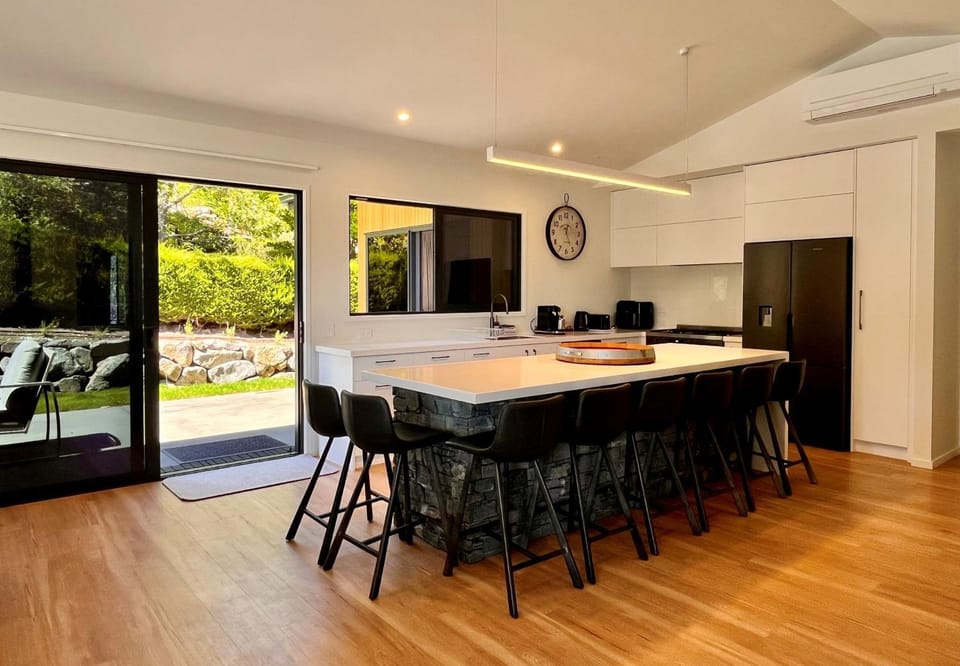 Patio, Kitchen or kitchenette, Living room, Seating area, Dining area