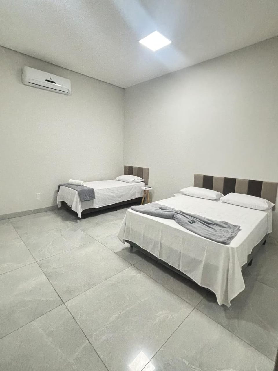 Bed, Bedroom, towels, air conditioner