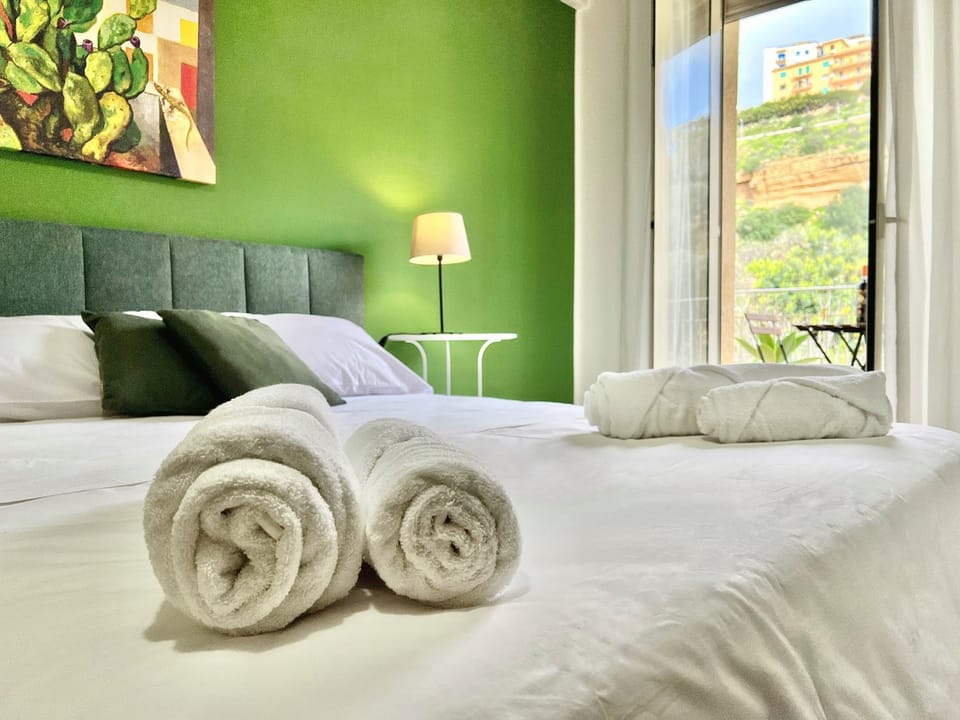Bedroom, Garden view, towels